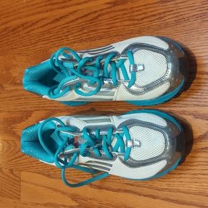 Adidas NWOT size 6 running shoes